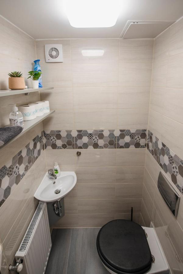 Jacks'S Home Apartman - Free Parking Πετς Εξωτερικό φωτογραφία